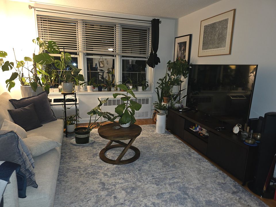 1st image of 320 W 30th St APT 4C