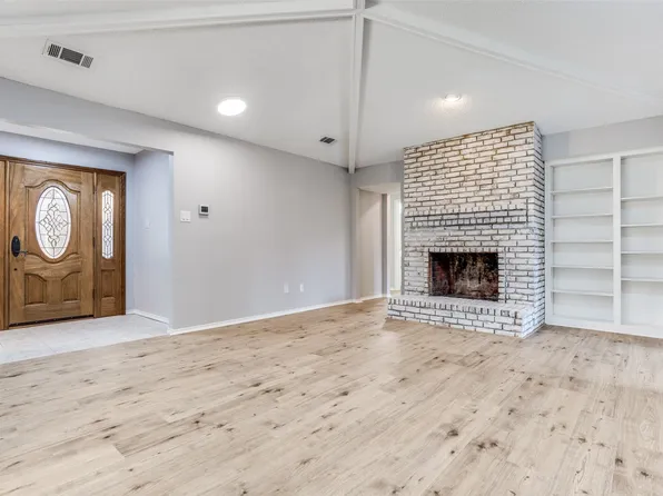 402 Mossbrook Dr, Richardson, TX 75081