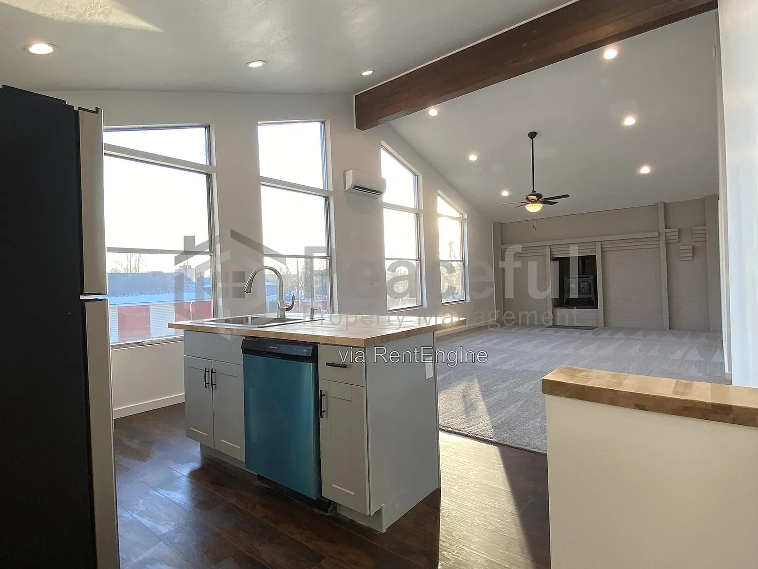 2 bed, 1.0 bath, 1050 sqft, $1,500 — Photo 2