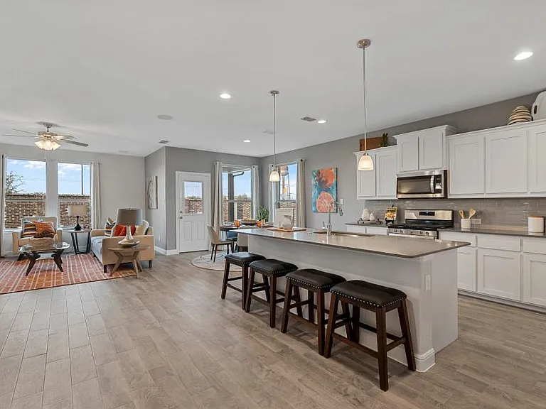 15801 Hazelhurst Ln — Photo 3