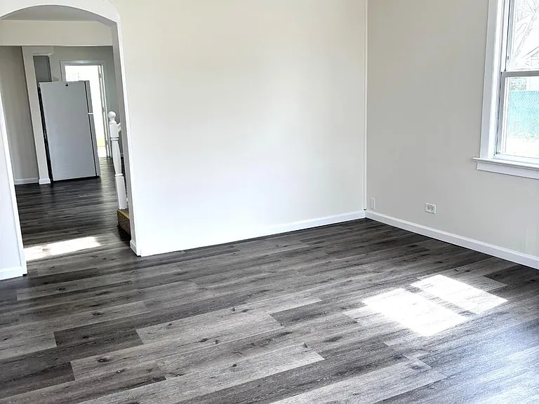 210 2nd St — Photo 3