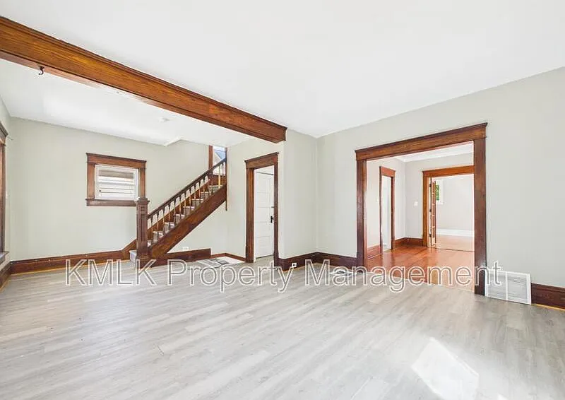 5 bed, 2.0 bath, 1744 sqft, $1,450 — Photo 3