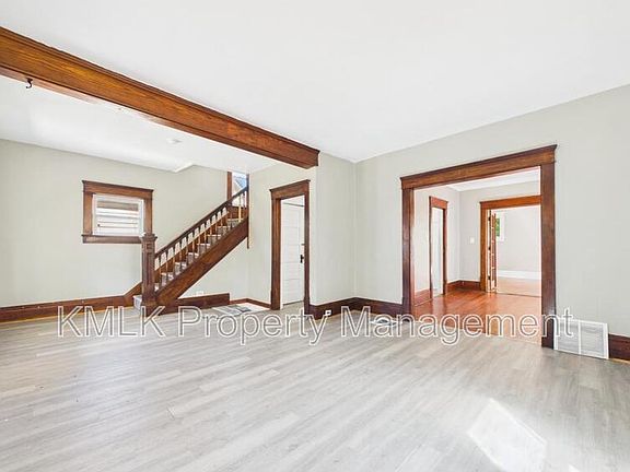 3rd image of 701 Kling St