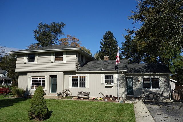 1st image of 29W220 Calumet Ave E