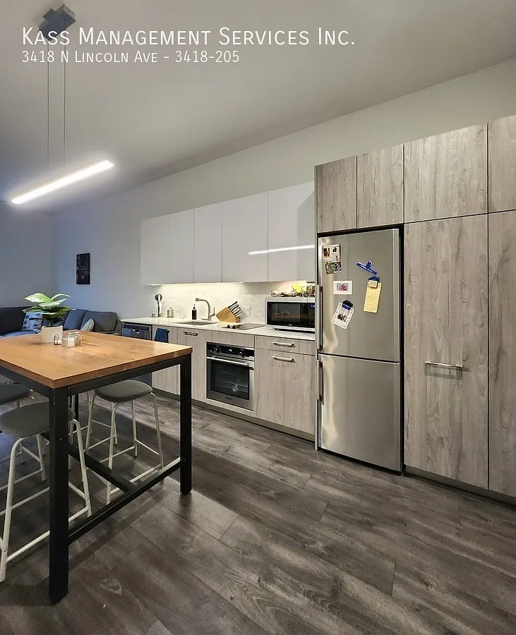 1 Bed in Heart of Lakeview - Gorgeous High End Finishes with Amenities Including Terrace, Gym, Dr... — Photo 2