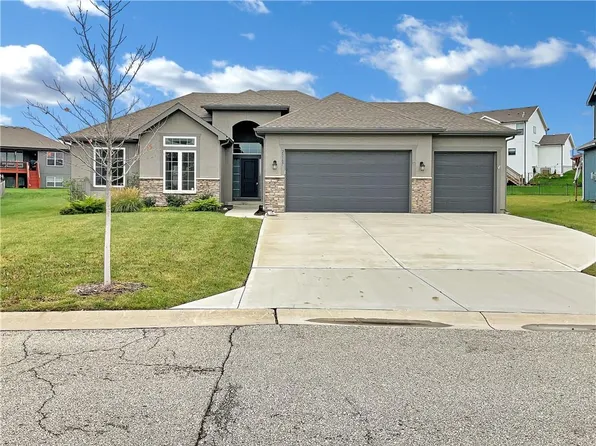 25107 W 147th Ct, Olathe, KS 66061