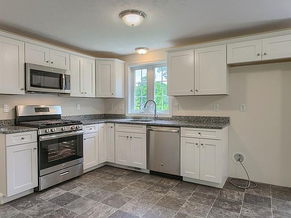 2nd image of 1 Nicholas Ave