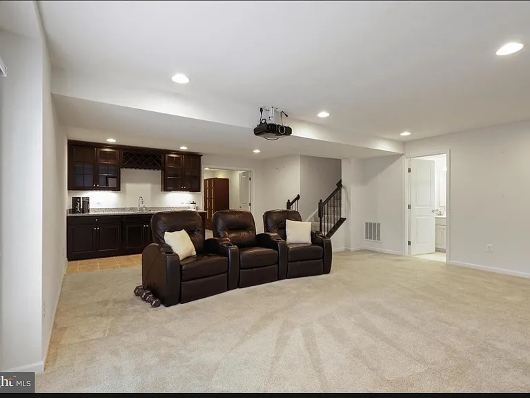12483 Southington Dr — Photo 2