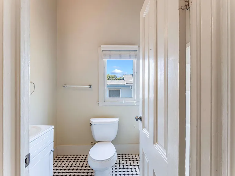 1518_A_Prince_Street Berkeley California 15_06192021