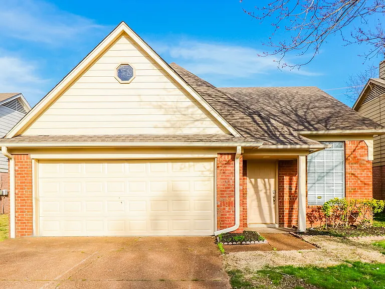 2268 Lake Hill Ct — Photo 1