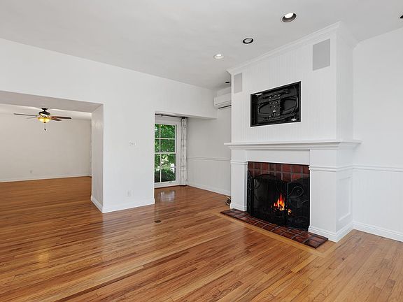 5th image of 1912 Hypatia Way