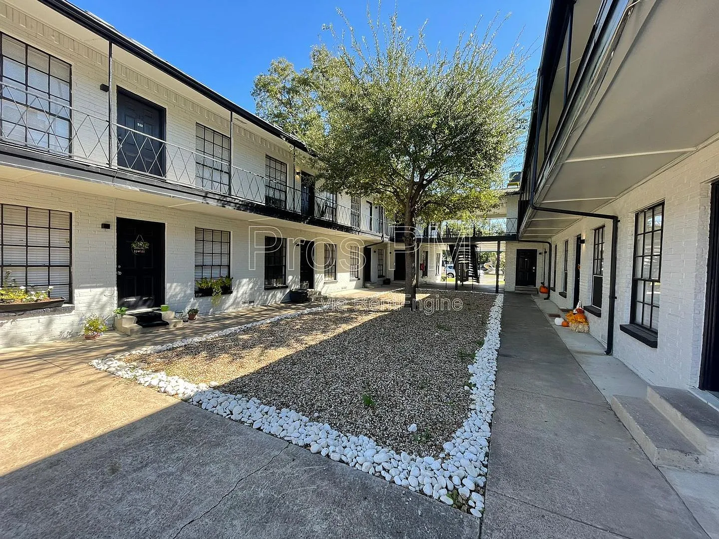 1 bed, 1.0 bath, 650 sqft, $1,099 — Photo 3