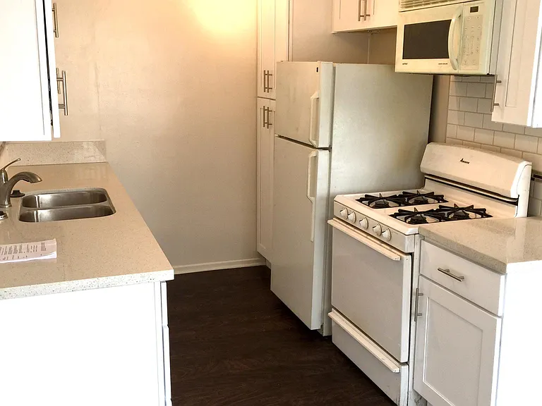 1014 N Oxford Ave #7 — Photo 2