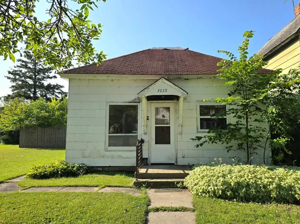 1015 6th St, International Falls, MN 56649