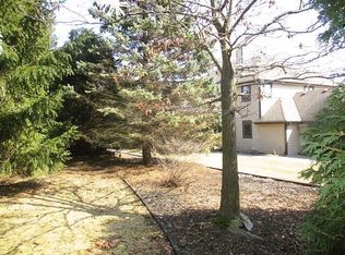 5845 S Timber Ridge Ct, New Berlin, WI 53151