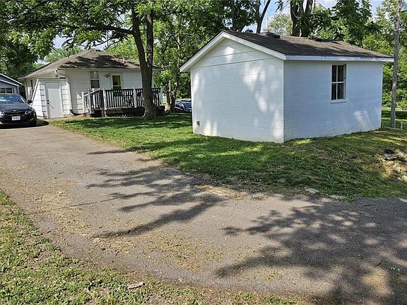 5th image of 2826 Oak St