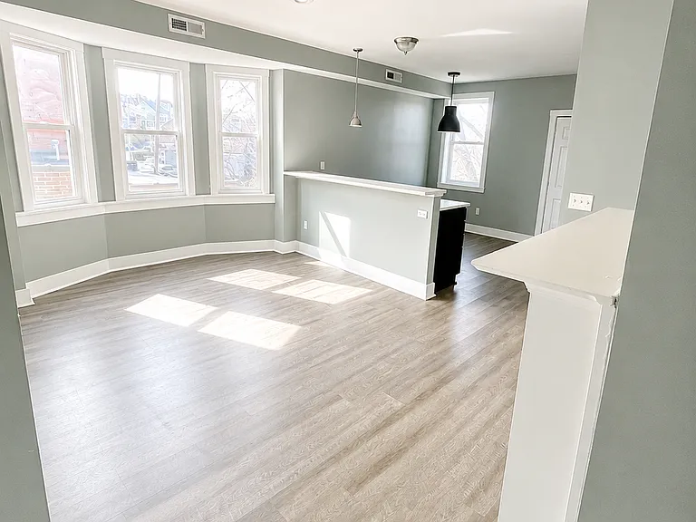 1656 Broadway Ave #201 — Photo 3