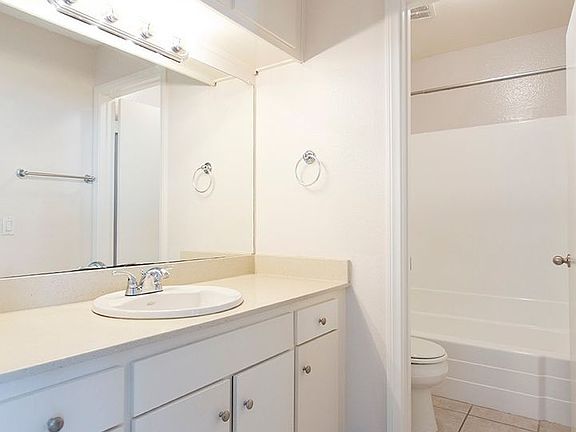 5th image of 3773-3777 Haines St #6