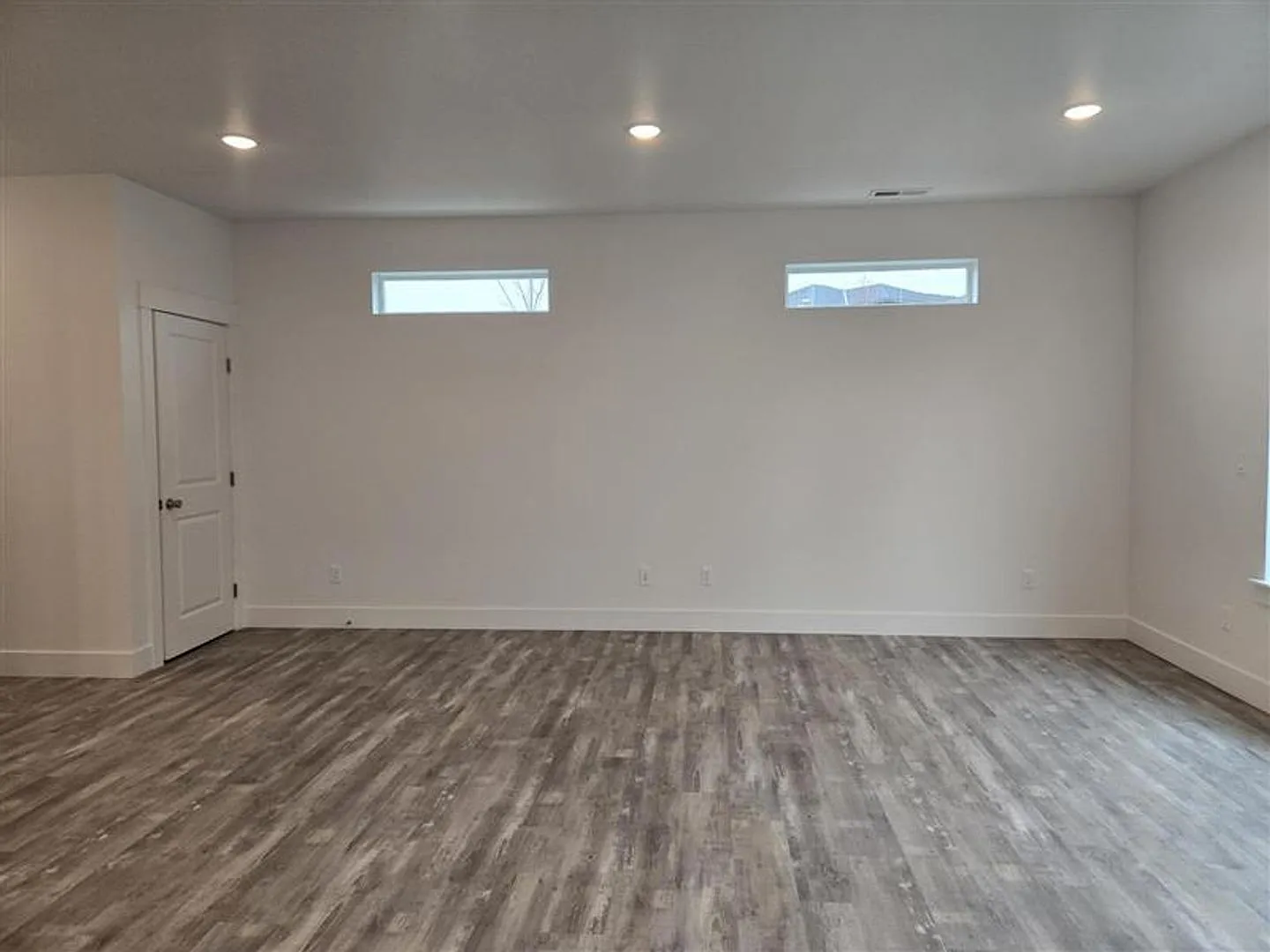 1 Month Free! Brand New Townhome In The Desirable Southridge Area! — Photo 4