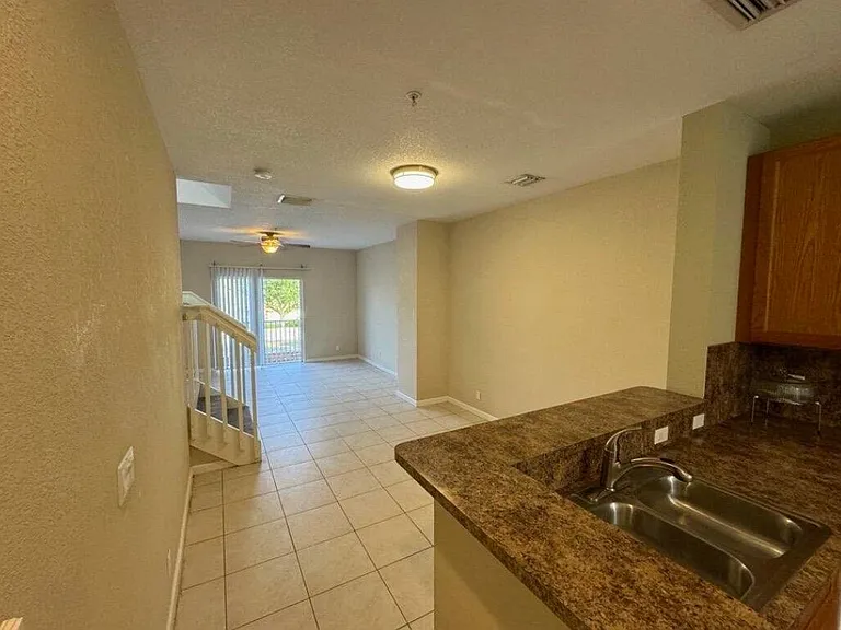 1710 NE 6th St #1308 — Photo 5