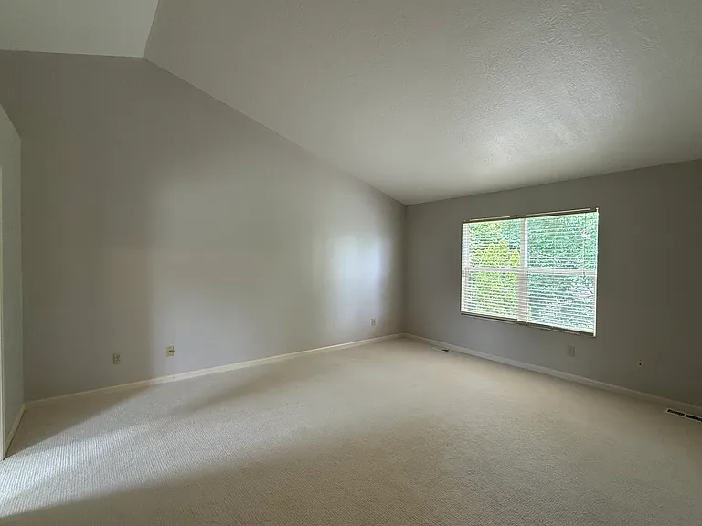 5990 Rings Rd — Photo 27