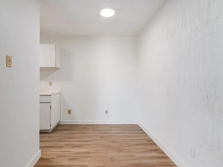 115 25th Ave SW #403 — Photo 29