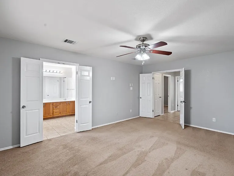 1514 Royce Ln — Photo 12
