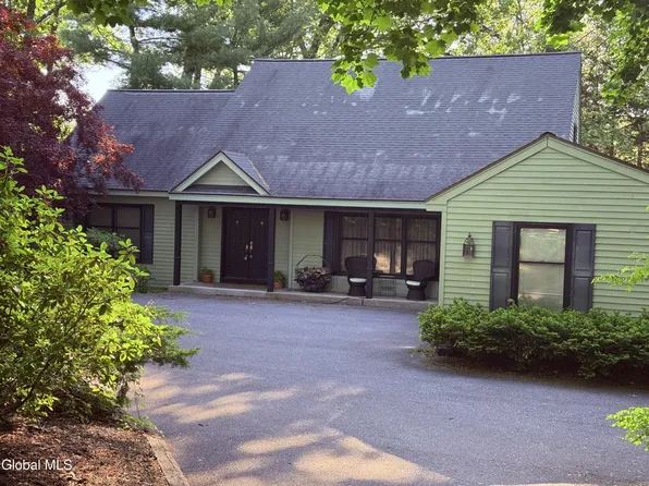 10 Longwood Drive, Saratoga Springs, NY 12866