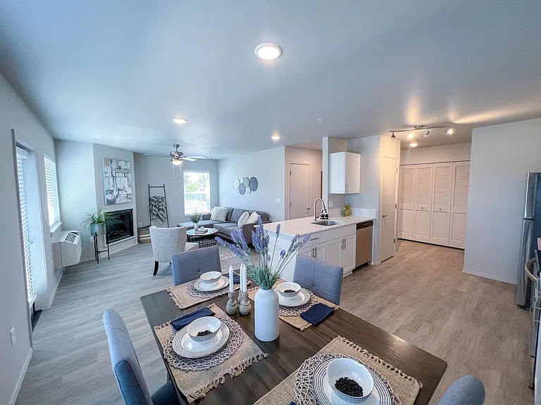 Leasing Special: $500 off 1 Month's Rent plus $1000 Standard Security Deposit! — Photo 41