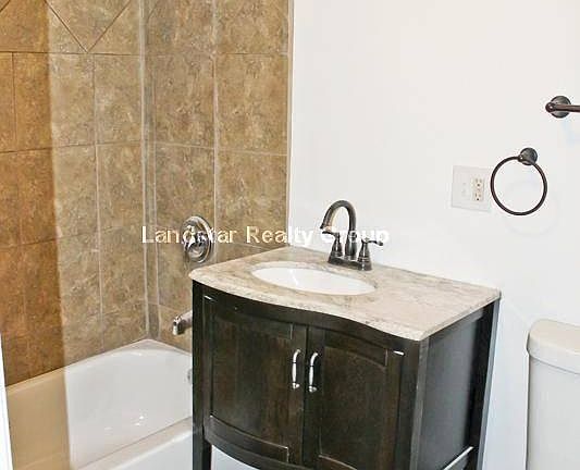5th image of 843 N Francisco Ave APT 2G