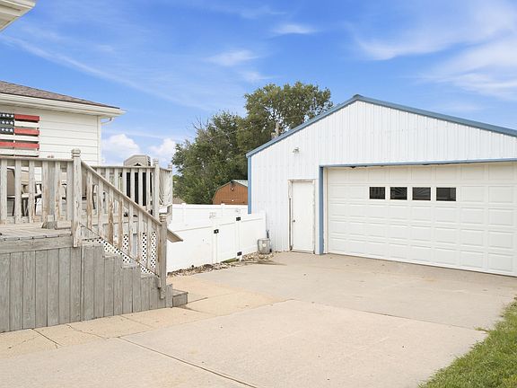 5th image of 616 S Davison St