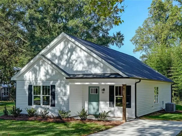 840 Crescent Dr, Reidsville, NC 27320