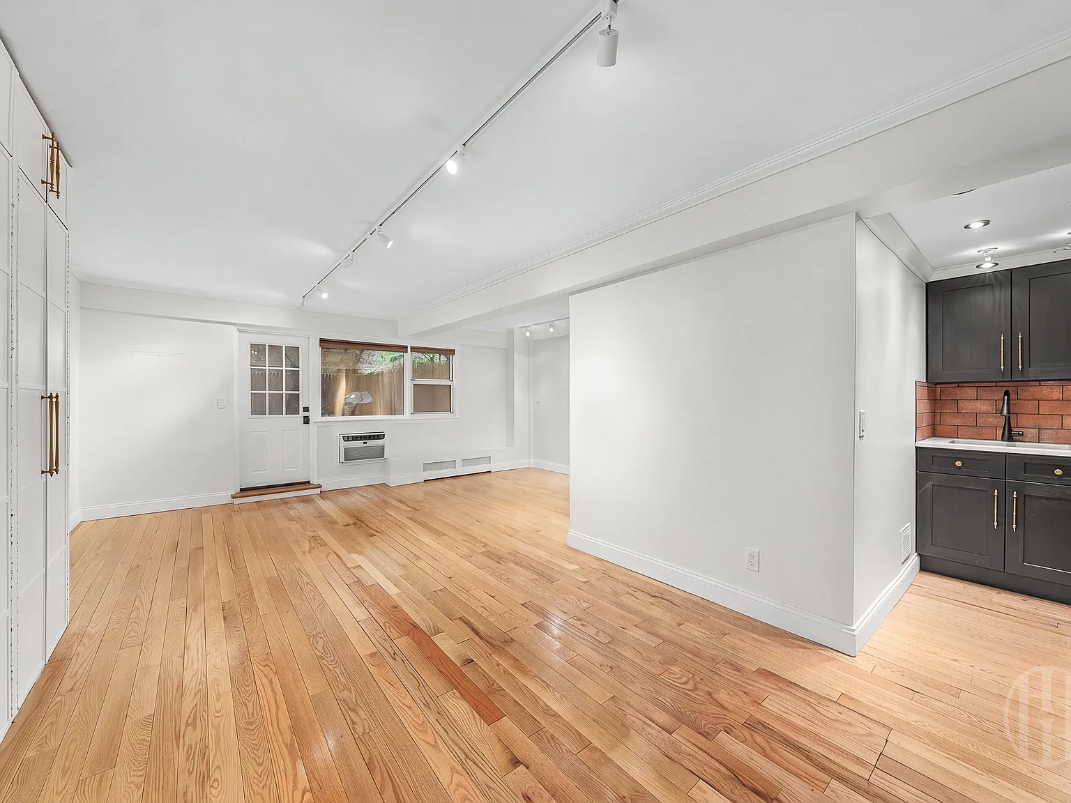 335 East 51st Street — Photo 2