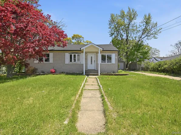 284 15th Street, West Babylon, NY 11704