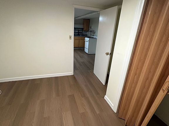 5th image of 980 E 32nd St Floor Basement