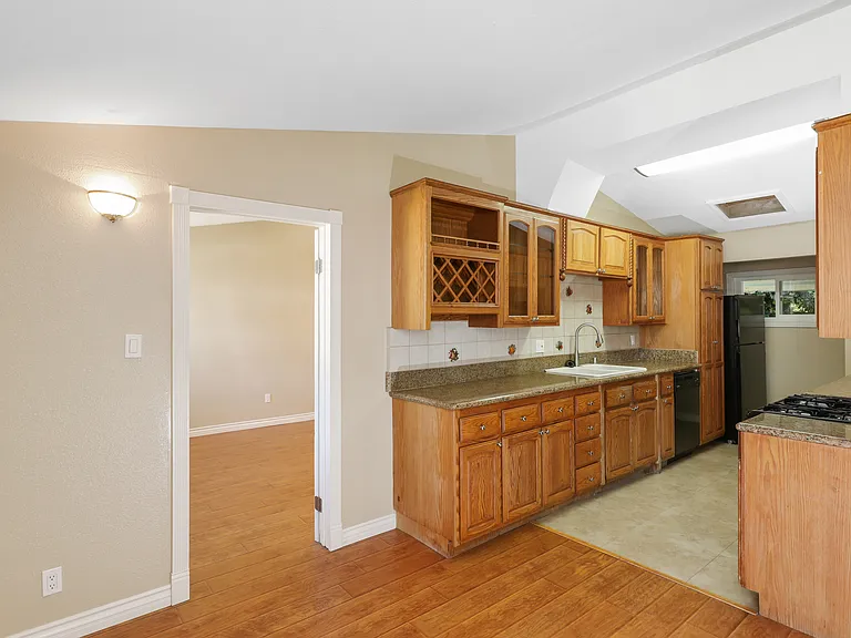 526 N Emerald Dr — Photo 14