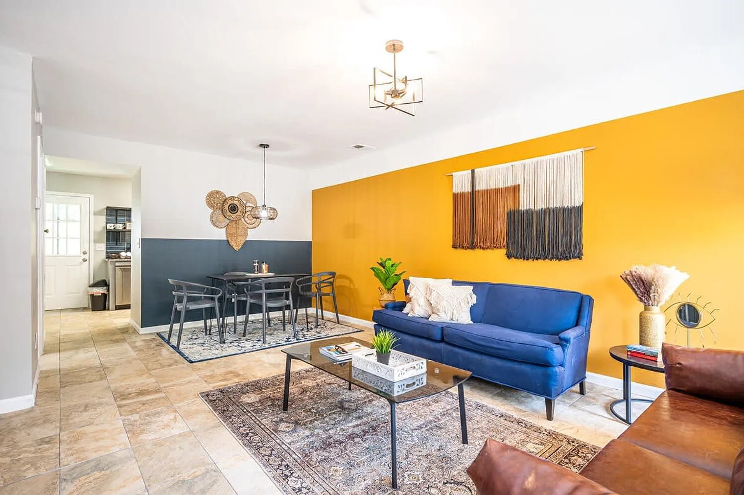 2 bed, 2.0 bath, 1194 sqft, $3,054 — Photo 2