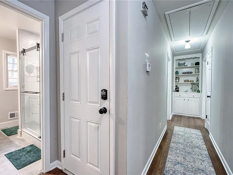 2418 Brookdale Dr NE — Photo 17