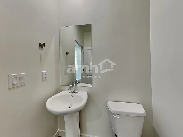 1284 W Mahogany St — Photo 7