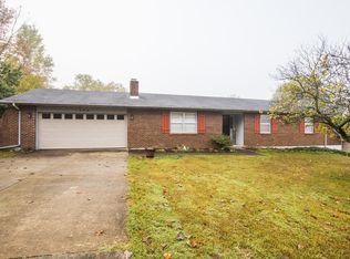 802 Wildwood Dr, Cassville, MO 65625