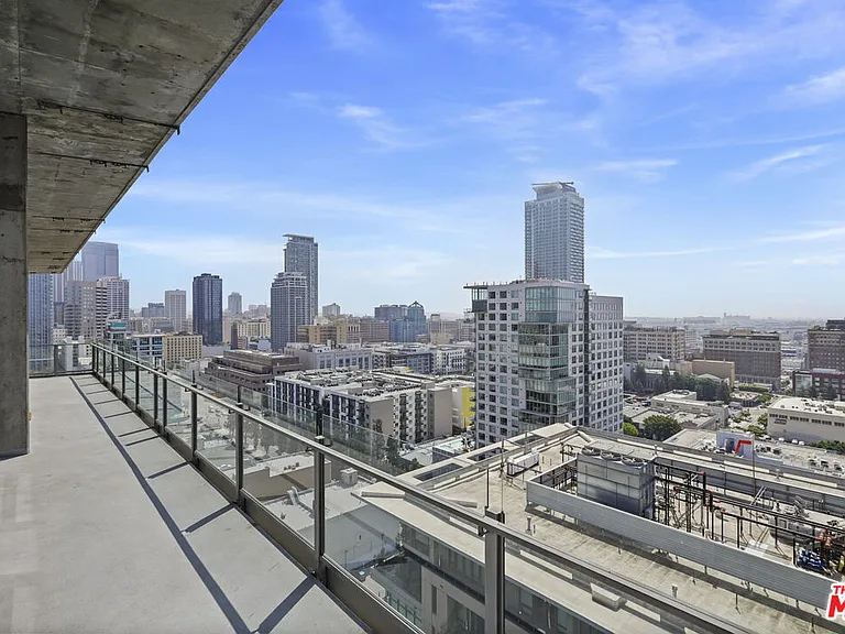 1100 Hope St #Penthouse 205 — Photo 17