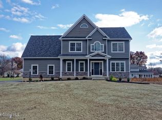 4 Royal Ct, Cohoes, NY 12047