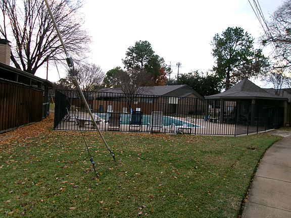 3rd image of 2411 N Carrier Pkwy