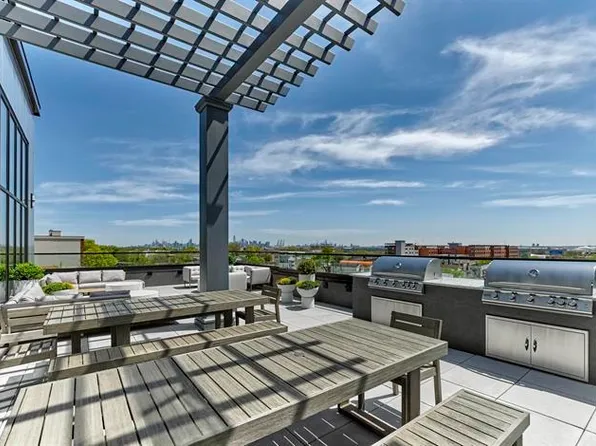 260 Avenue East image 21 of 24