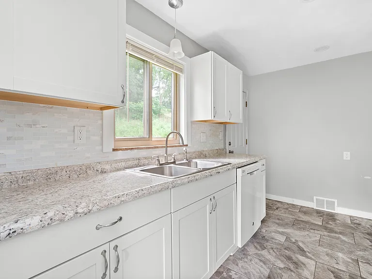 5649 Library Rd — Photo 5