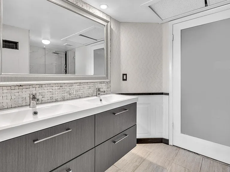 2820 Oakland Forest Dr #107 — Photo 37