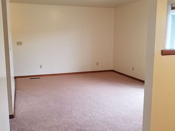 3rd image of 213 Tanglewood Dr APT A