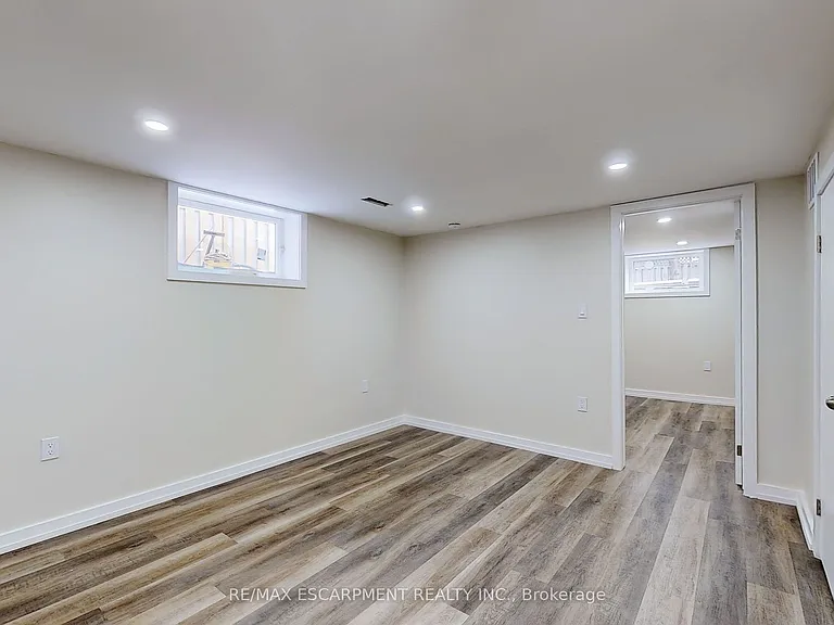 65 Fielding Cres #LOWER — Photo 12