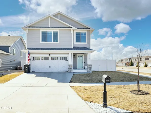 5502 Lou Ann St, Grand Forks, ND 58201