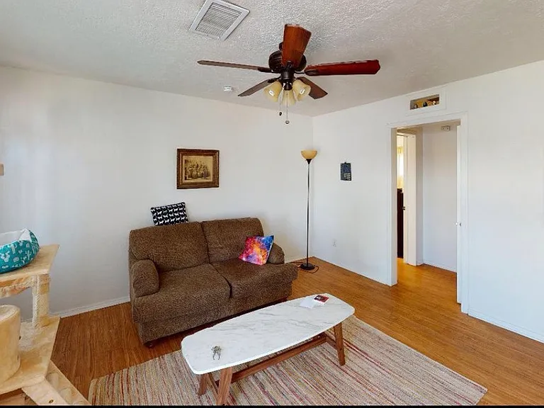 220 Princeton Dr SE #B — Photo 6